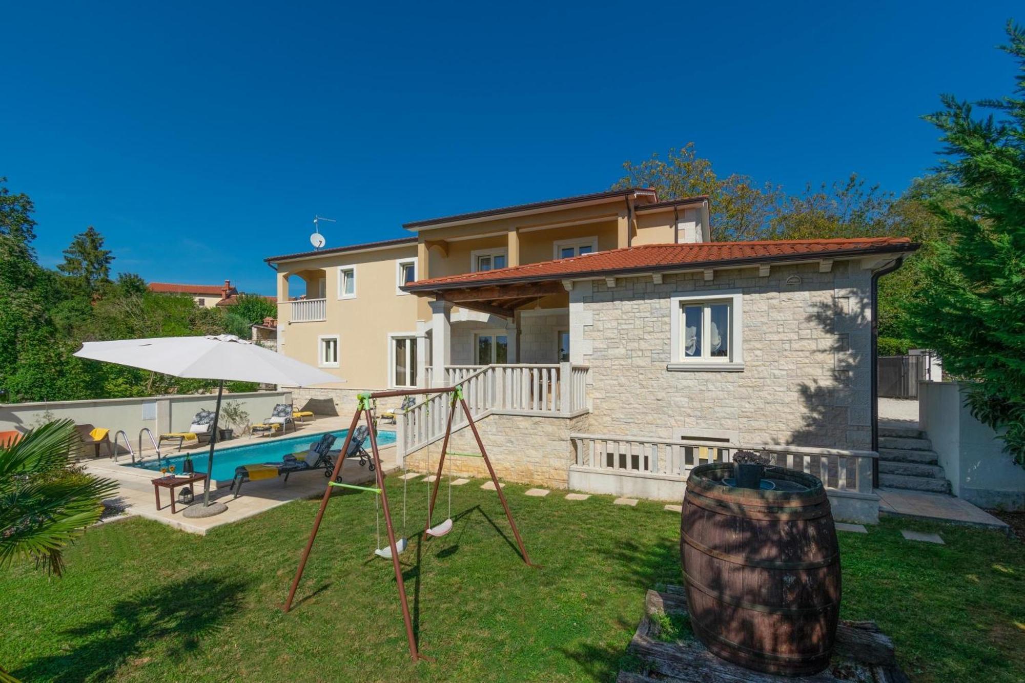 Villa Mit Eingezaeuntem Garten Und Panoramablick Tinjan Dış mekan fotoğraf