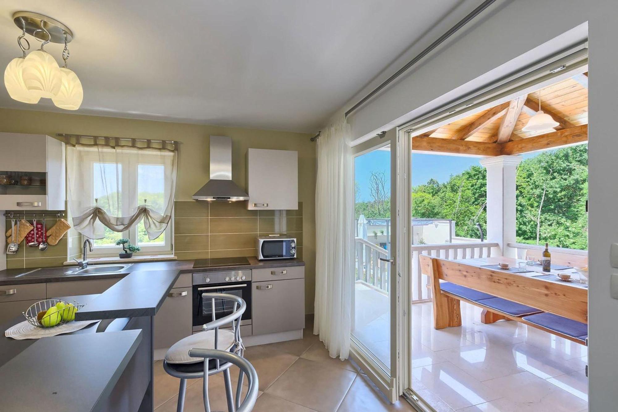 Villa Mit Eingezaeuntem Garten Und Panoramablick Tinjan Dış mekan fotoğraf